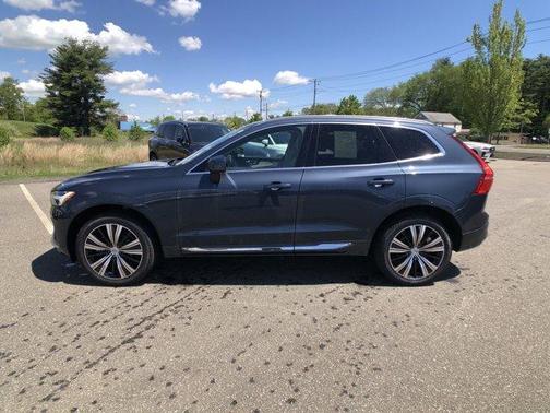 2022 Volvo XC60 B5 Inscription