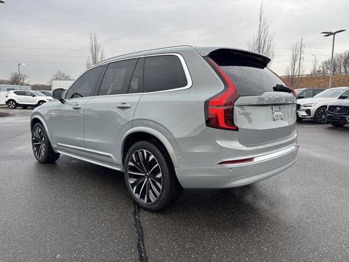 2025 Volvo XC90 B6 Plus 7-Seater