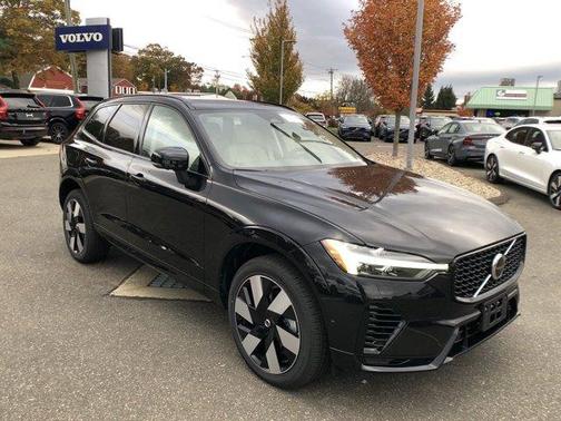 2025 Volvo XC60 Plug-In Hybrid T8 Plus