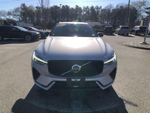 2022 Volvo XC60 B6 R-Design