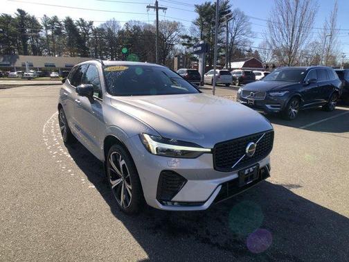 2022 Volvo XC60 B6 R-Design