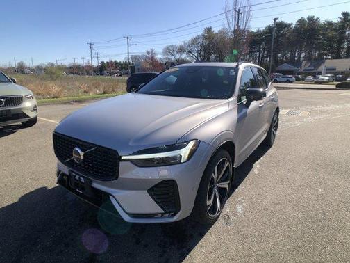 2022 Volvo XC60 B6 R-Design