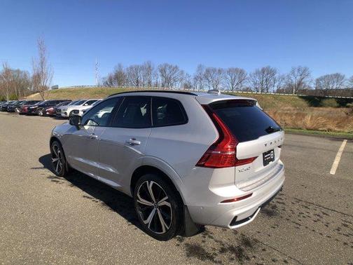 2022 Volvo XC60 B6 R-Design
