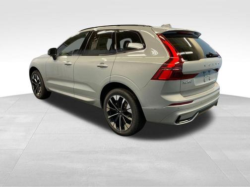 Gray Metallic 2026 Volvo XC60 B5 Plus