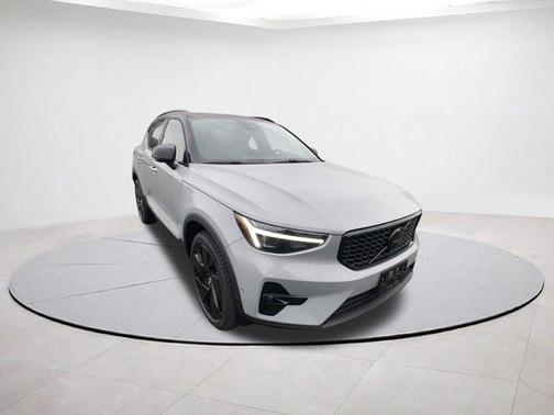 2026 Volvo XC40 B5 Ultra Black Edition