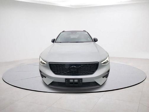 2026 Volvo XC40 B5 Ultra Black Edition