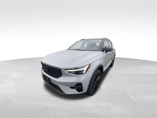 2026 Volvo XC40 B5 Ultra Black Edition