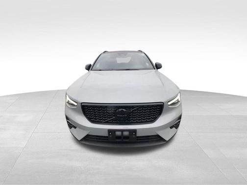 2026 Volvo XC40 B5 Ultra Black Edition