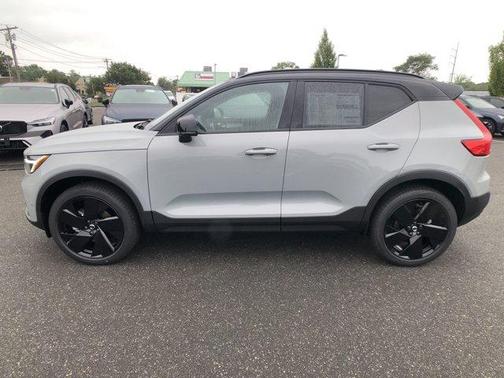 2026 Volvo XC40 B5 Ultra Black Edition