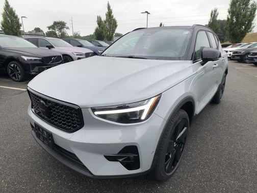 2026 Volvo XC40 B5 Ultra Black Edition