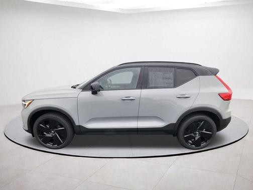 2026 Volvo XC40 B5 Ultra Black Edition