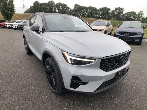 2026 Volvo XC40 B5 Ultra Black Edition
