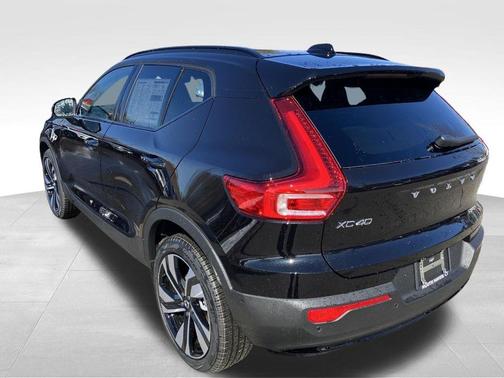 2026 Volvo XC40 B5 Plus