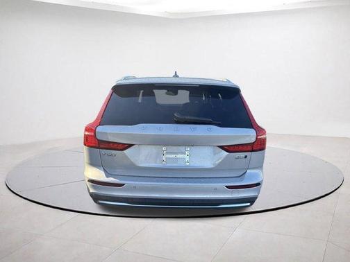 2025 Volvo V60 Cross Country B5 Plus