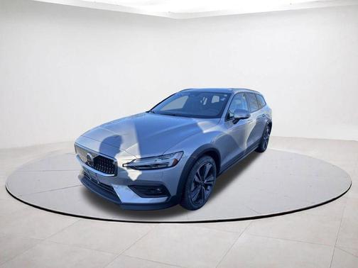 2025 Volvo V60 Cross Country B5 Plus