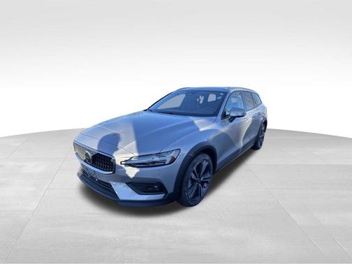 2025 Volvo V60 Cross Country B5 Plus