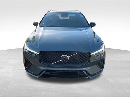 Forest Green 2026 Volvo XC60 B5 Plus