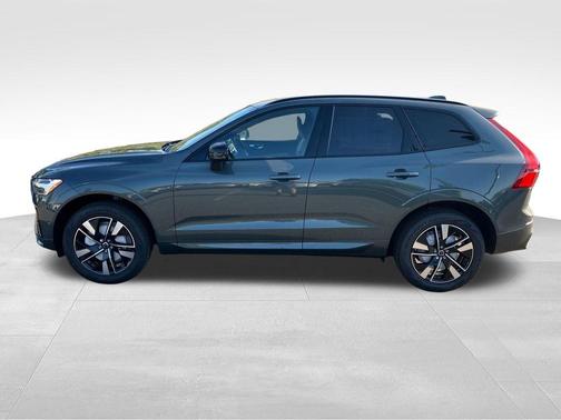 Forest Green 2026 Volvo XC60 B5 Plus