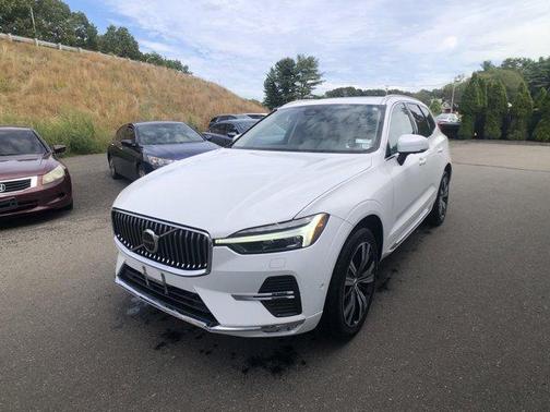2023 Volvo XC60 B5 Plus Bright Theme