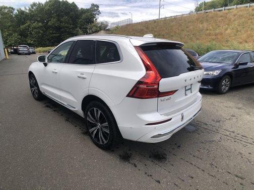 2023 Volvo XC60 B5 Plus Bright Theme