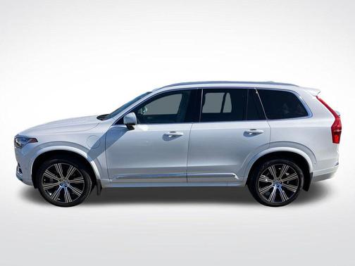 Crystal White Metallic 2024 Volvo XC90 Recharge Plug-In Hybrid T8 Ultimate Bright Theme 7-Seater