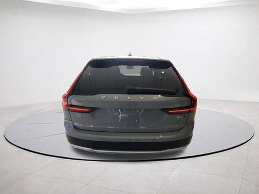 2026 Volvo V90 Cross Country B6 Ultra