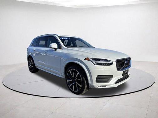 2021 Volvo XC90 T6 Momentum 7 Passenger