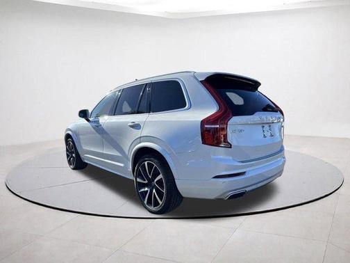 2021 Volvo XC90 T6 Momentum 7 Passenger