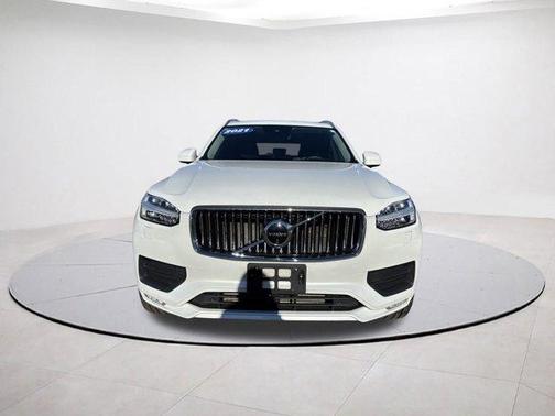 2021 Volvo XC90 T6 Momentum 7 Passenger