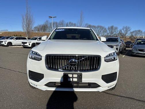 2021 Volvo XC90 T6 Momentum 7 Passenger