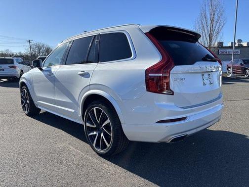 2021 Volvo XC90 T6 Momentum 7 Passenger