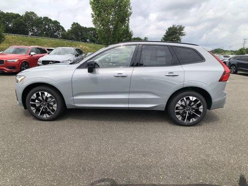 2026 Volvo XC60 PLUS