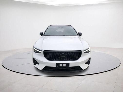 2026 Volvo XC40 B5 Ultra Black Edition