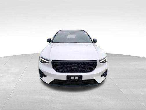 2026 Volvo XC40 B5 Ultra Black Edition