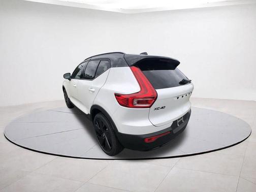 2026 Volvo XC40 B5 Ultra Black Edition