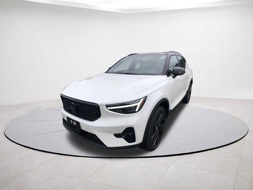 2026 Volvo XC40 B5 Ultra Black Edition