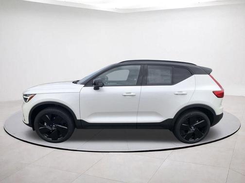2026 Volvo XC40 B5 Ultra Black Edition