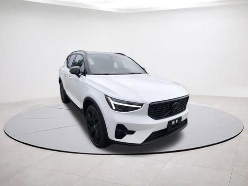2026 Volvo XC40 B5 Ultra Black Edition