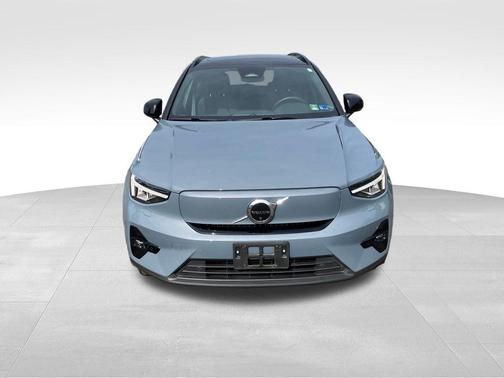 Thunder Gray Metallic 2023 Volvo XC40 Recharge Pure Electric Twin Plus