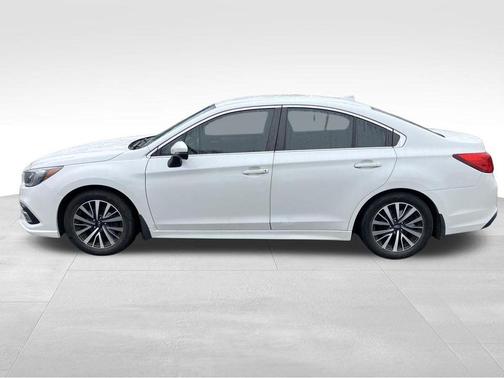 Crystal White Pearl 2019 Subaru Legacy 2.5i Premium