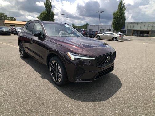 2026 Volvo XC60 PLUS