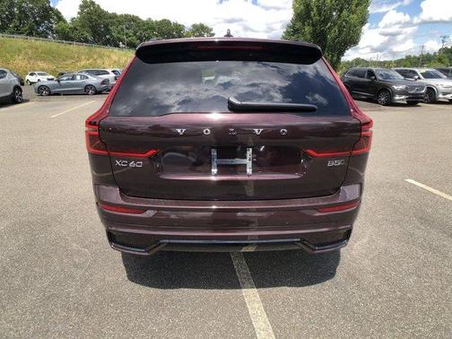 2026 Volvo XC60 PLUS