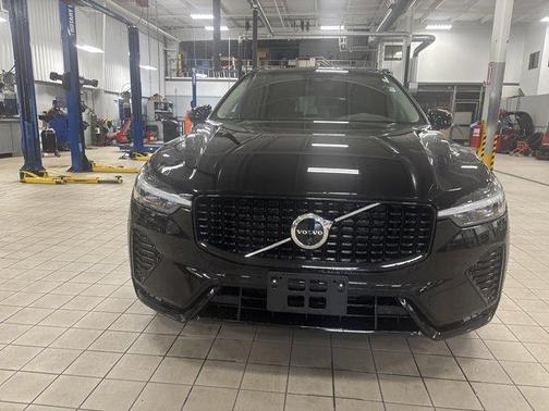 2025 Volvo XC60 B5 Plus