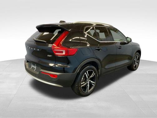 Onyx Black 2025 Volvo XC40 B5 Core Bright Theme