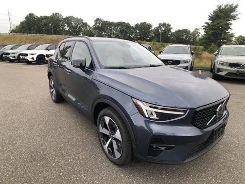 2026 Volvo XC40 B5 Plus