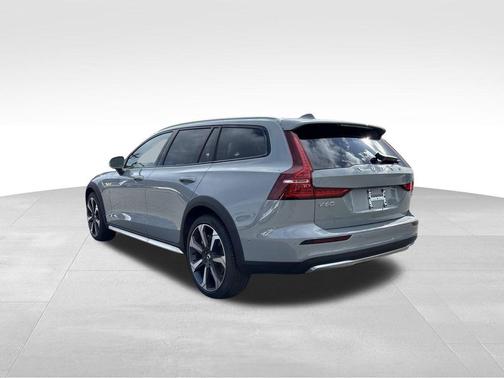 2026 Volvo V60 Cross Country B5 Ultra