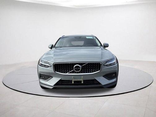 2026 Volvo V60 Cross Country B5 Ultra