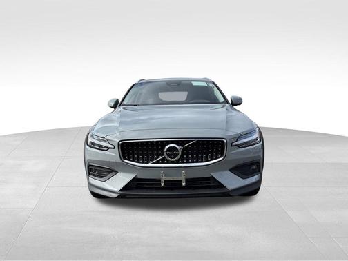 2026 Volvo V60 Cross Country B5 Ultra