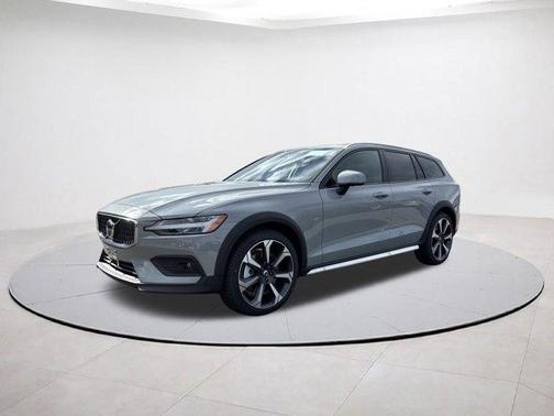 2026 Volvo V60 Cross Country B5 Ultra