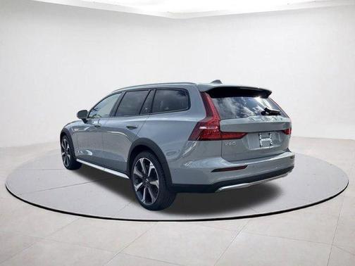 2026 Volvo V60 Cross Country B5 Ultra